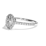 Bague solitaire halo diamant oval or blanc - Amoureuse pavée